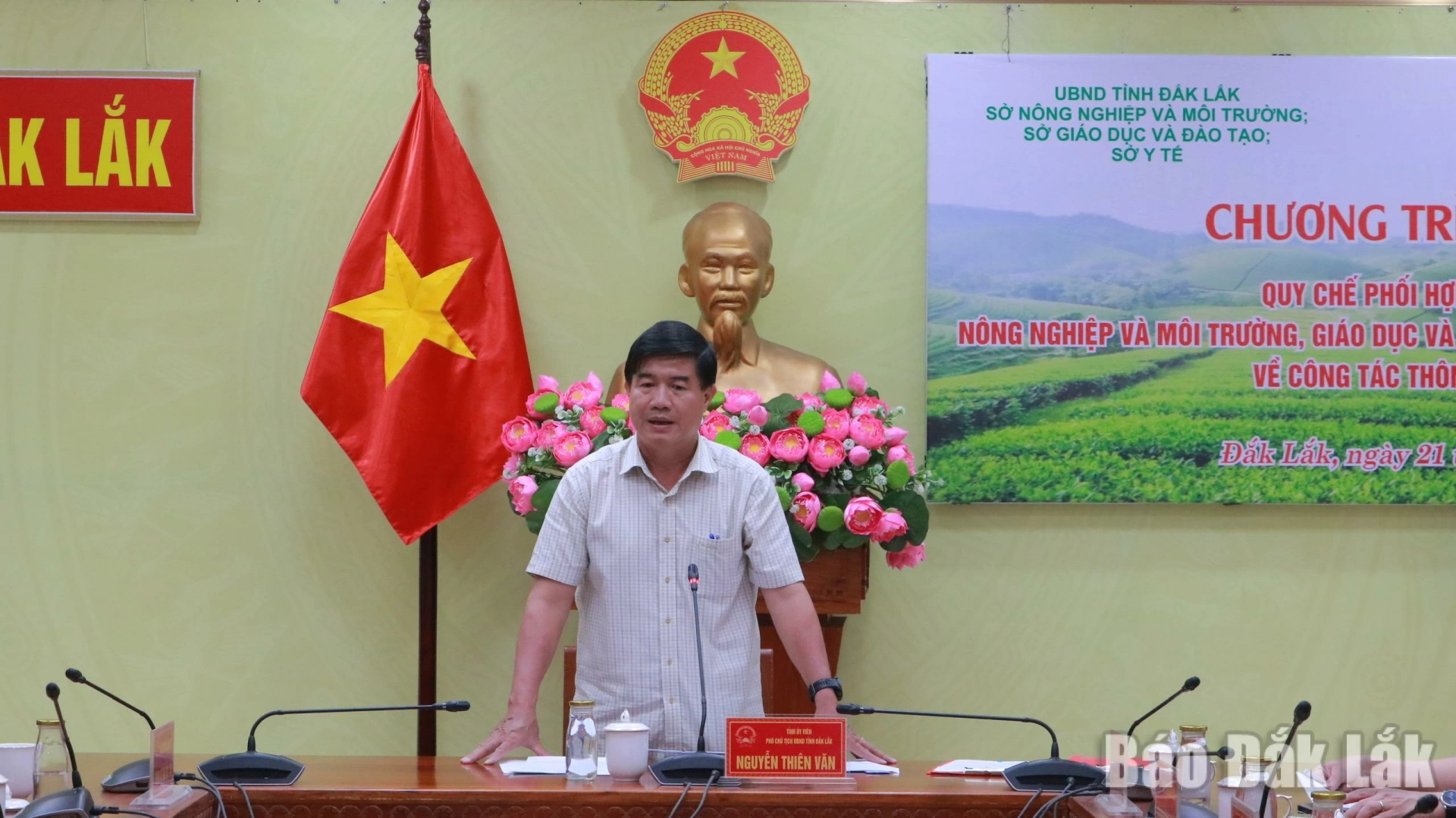 Phó Chủ tịch UBND tỉnh Nguyễn Thiên Văn phát biểu tại Lễ ký kết.