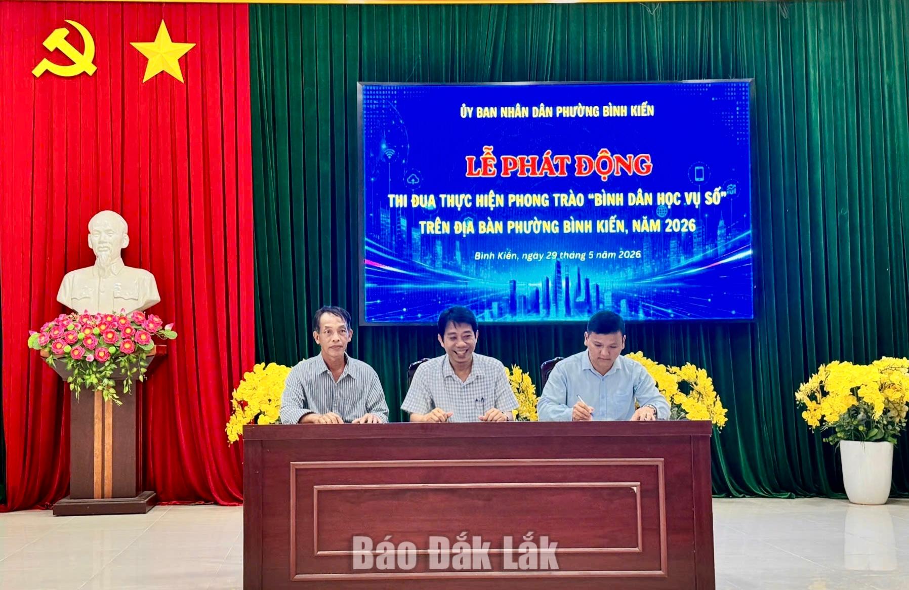 Ký kết cam kết hưởng ứng phong trào giữa các cơ quan, đơn vị và 23 Tổ công nghệ số cộng đồng.