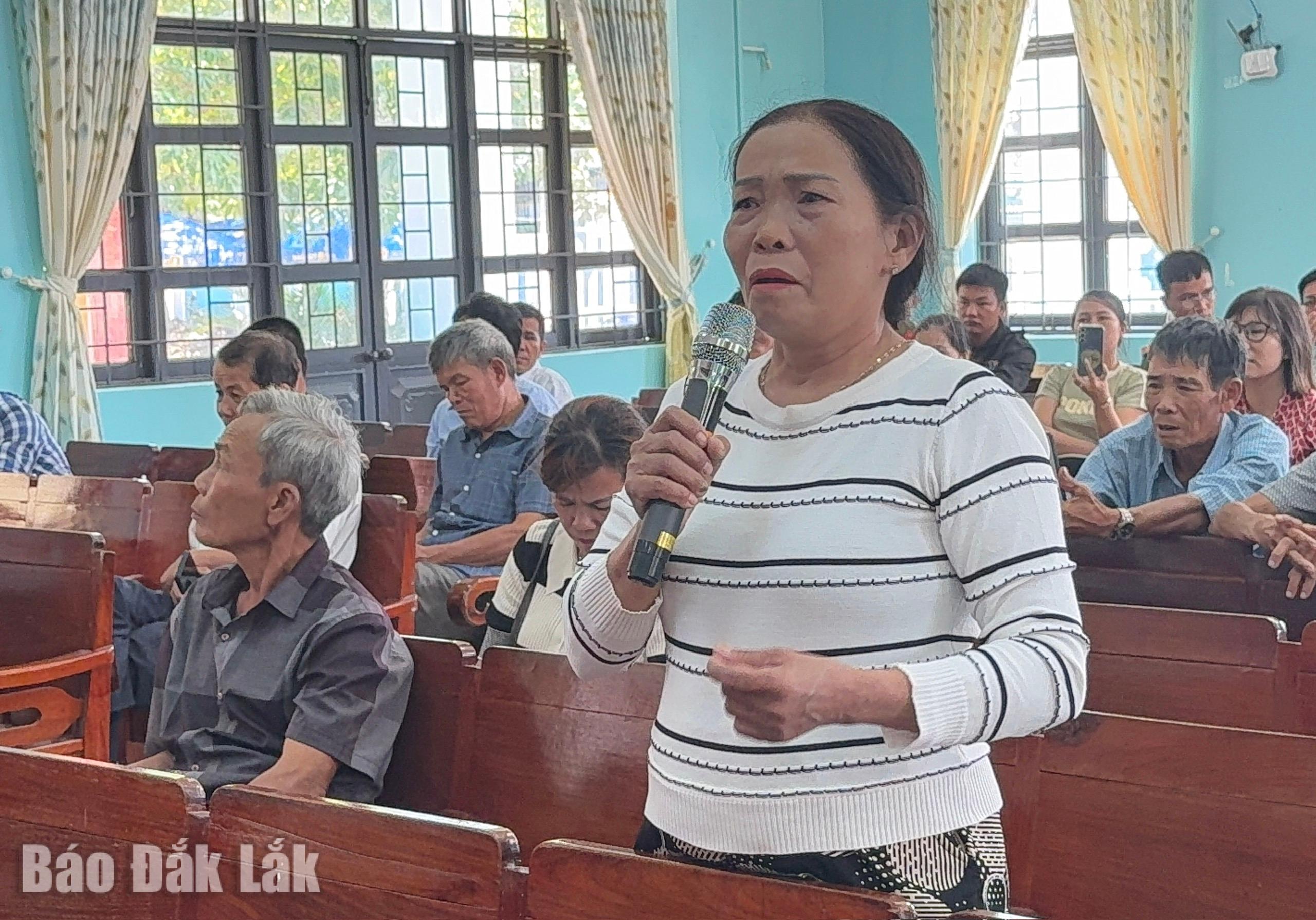 Xã Hòa Mỹ tổ chức đối thoại xử lý ô nhiễm không khí từ Trang trại chăn nuôi heo Minh Phúc 3 Người dân nêu ý kiến đối thoại tại hội nghị.