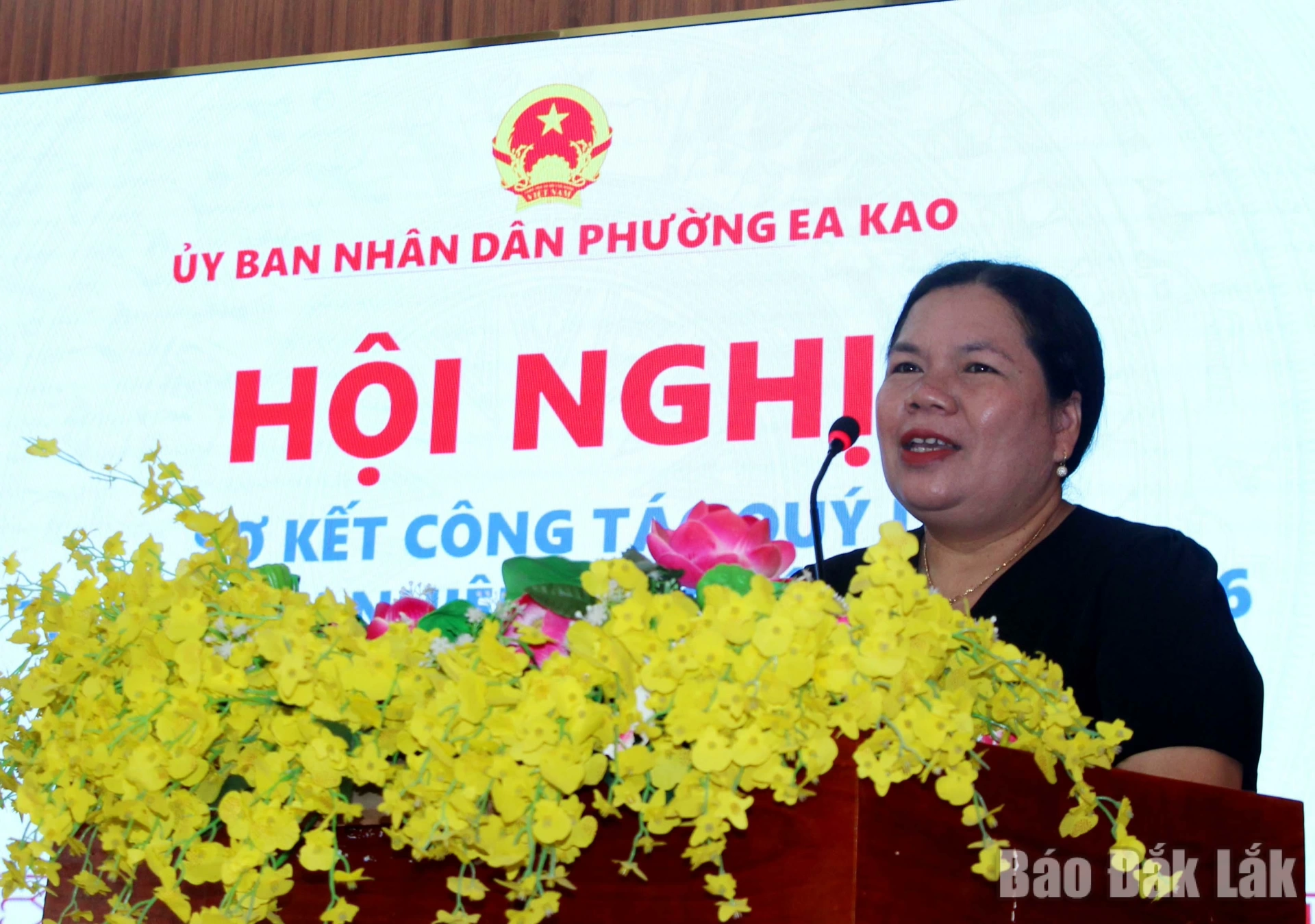 Phường Ea Kao thu ngân sách quý 1 hơn 64 tỷ đồng 3 Đồng chí H’ Ler Êban, Phó Bí thư Thường trực Đảng ủy phường phát biểu chỉ đạo tại hội nghị.