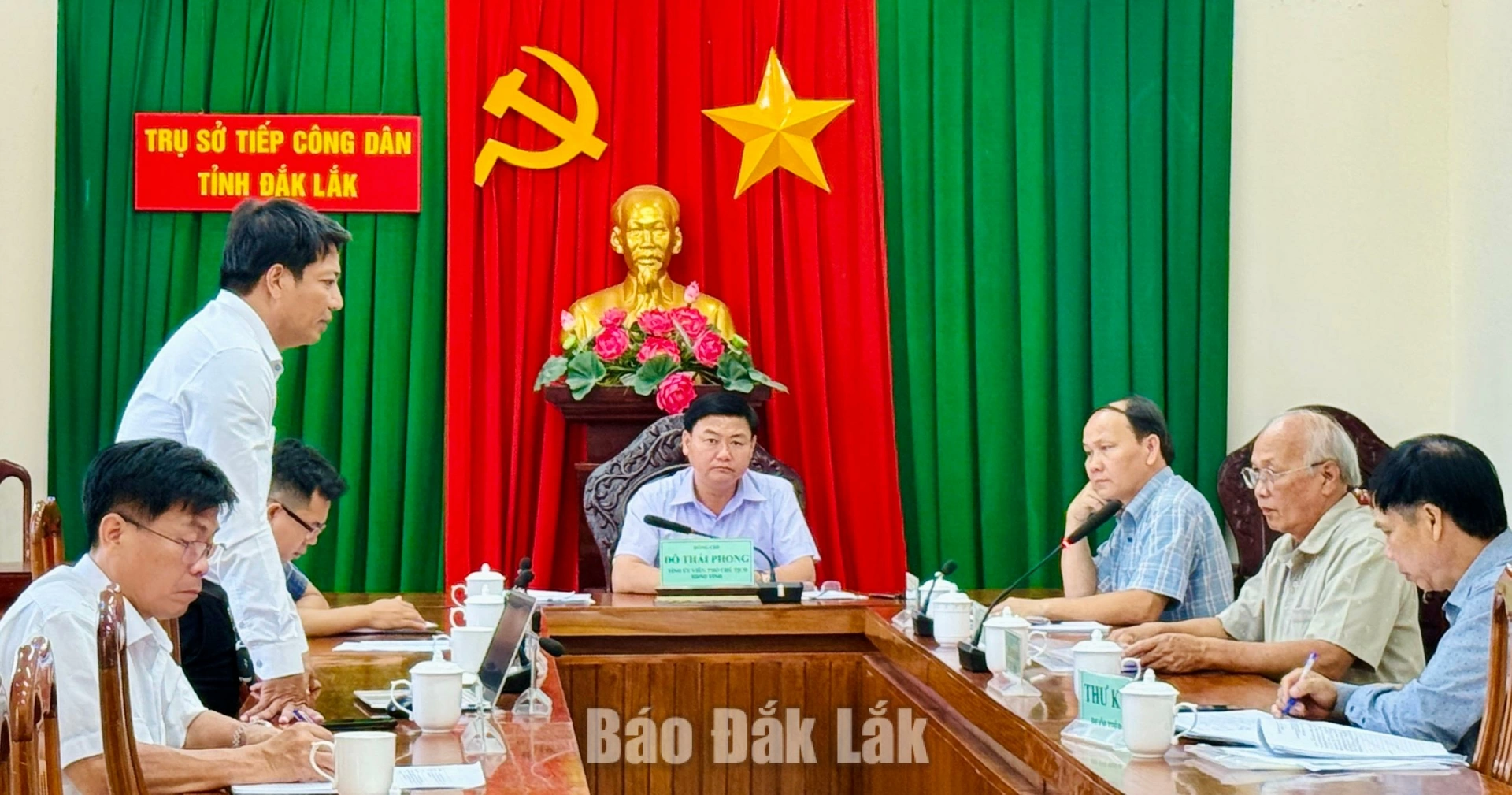 Quang cảnh buổi tiếp công dân.