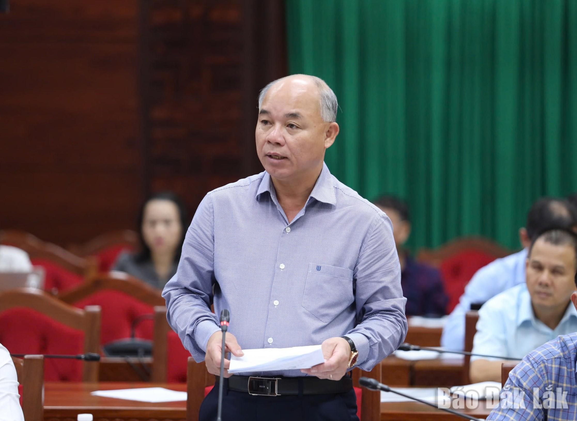 Phó Chủ tịch UBND tỉnh Trương Công Thái phát biểu tại cuộc họp.