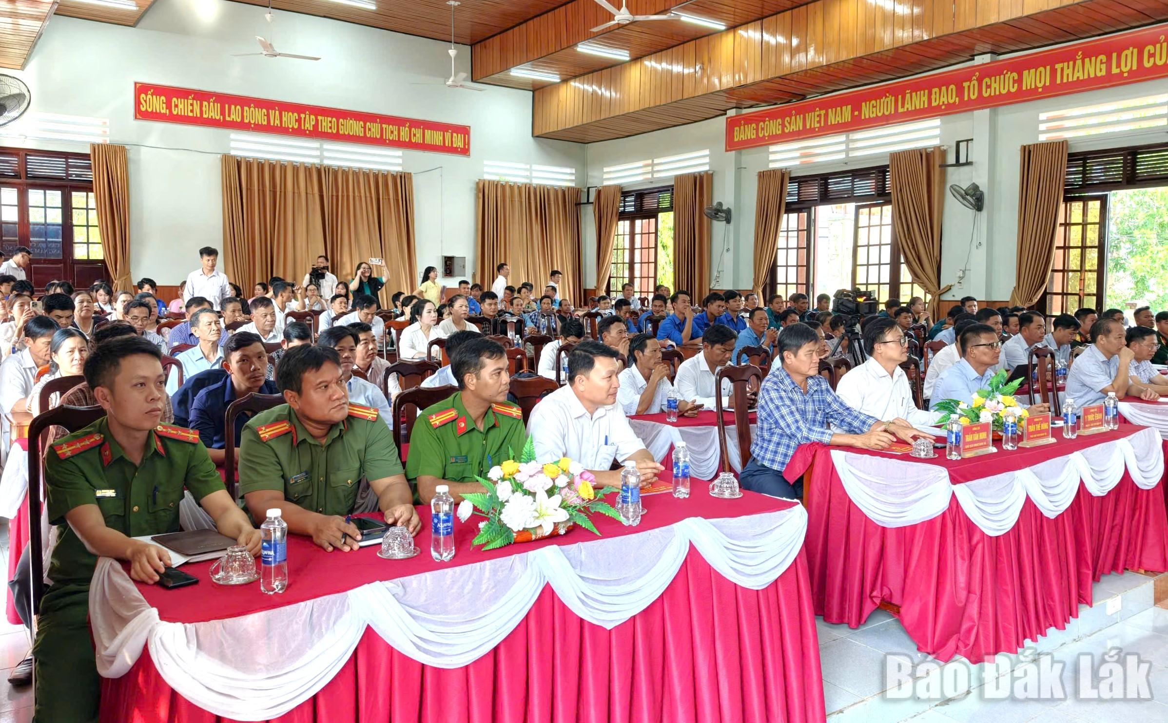 Xã Dang Kang phát động phong trào “Bình dân học vụ số” và tập huấn kỹ năng số năm 2026 1 Các đại biểu tham dự chương trình.