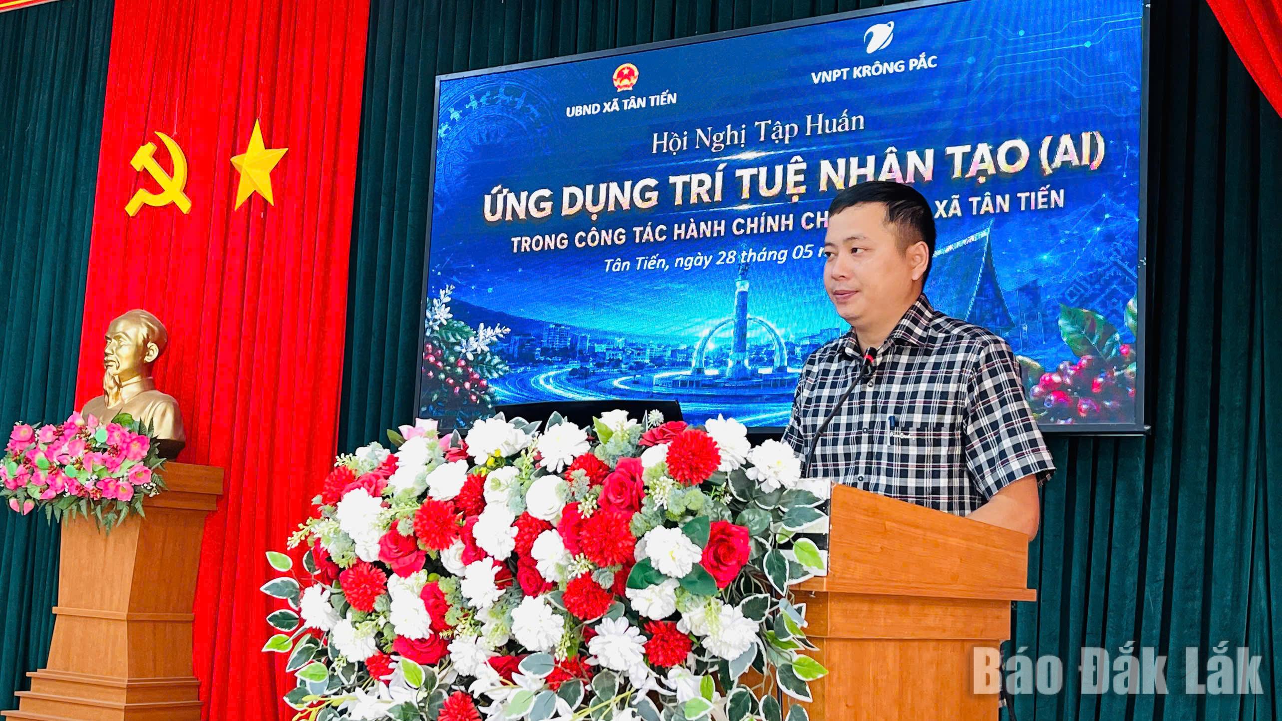 Phó Chủ tịch UBND xã Tân Tiến Nguyễn Văn Tài phát biểu khai mạc.
