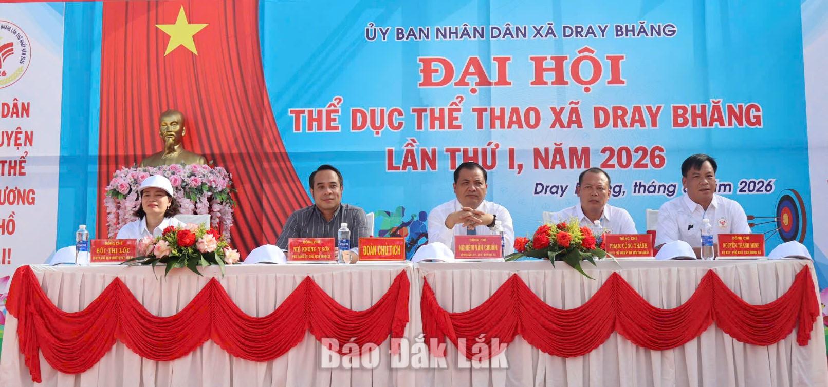 Gần 400 vận động viên tham gia Đại hội Thể dục thể thao xã Dray Bhăng lần thứ I, năm 2026 1 Đại biểu tham dự buổi lễ.