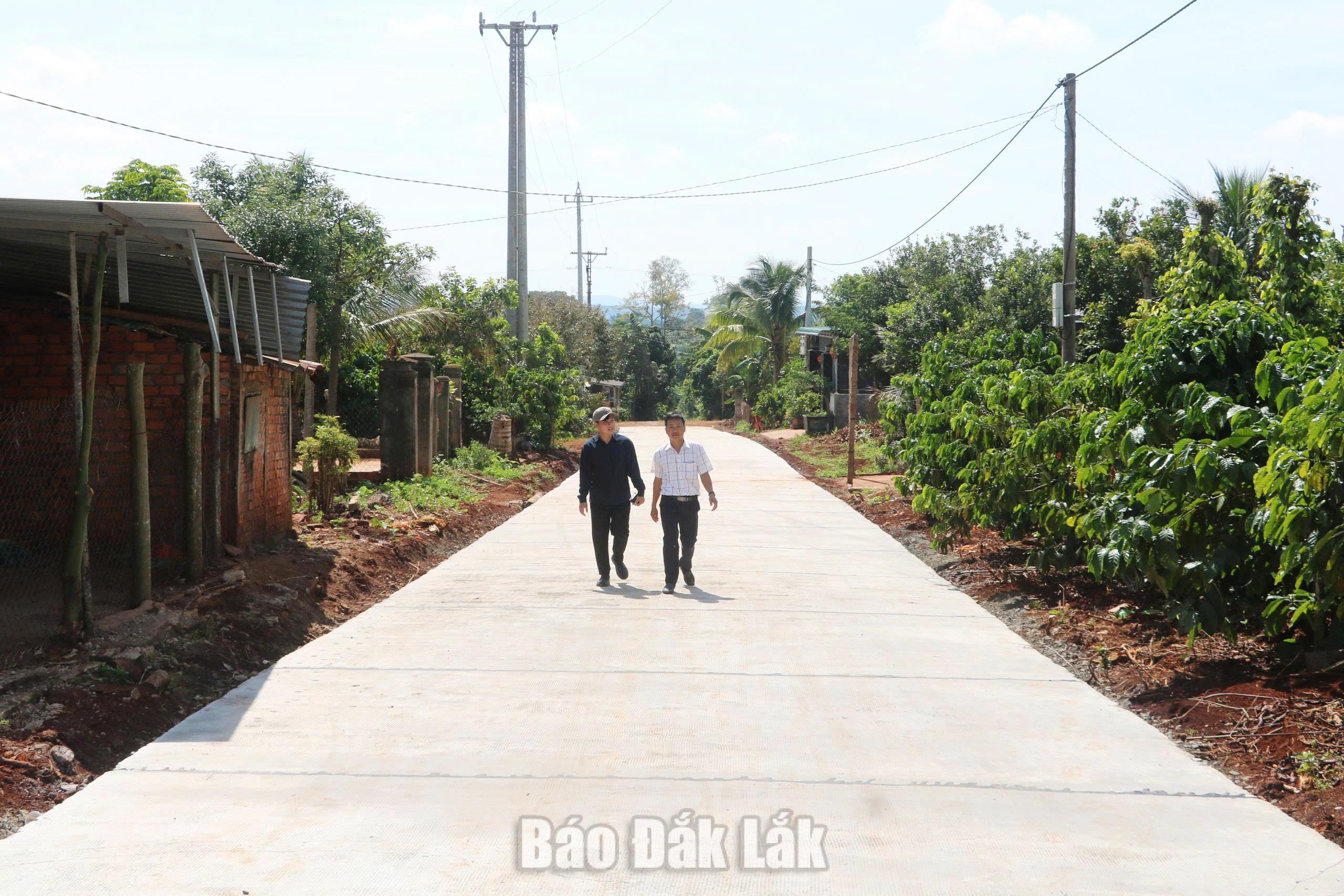 Tuyến đường thôn Wiao A chuẩn bị hoàn thành, giúp việc đi lại, vận chuyển hàng háo của người dân thuận lợi hơn.