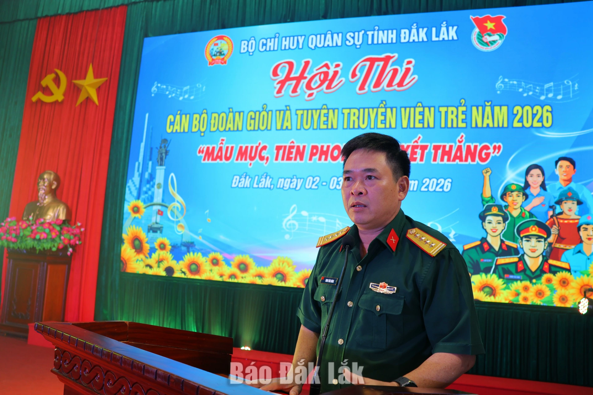 Tuổi trẻ lực lượng vũ trang tỉnh thi cán bộ Đoàn giỏi 2 Đại tá Đinh Văn Hưng, Tỉnh ủy viên, Chính ủy Bộ Chỉ huy Quân sự tỉnh phát biểu tại hội thi.