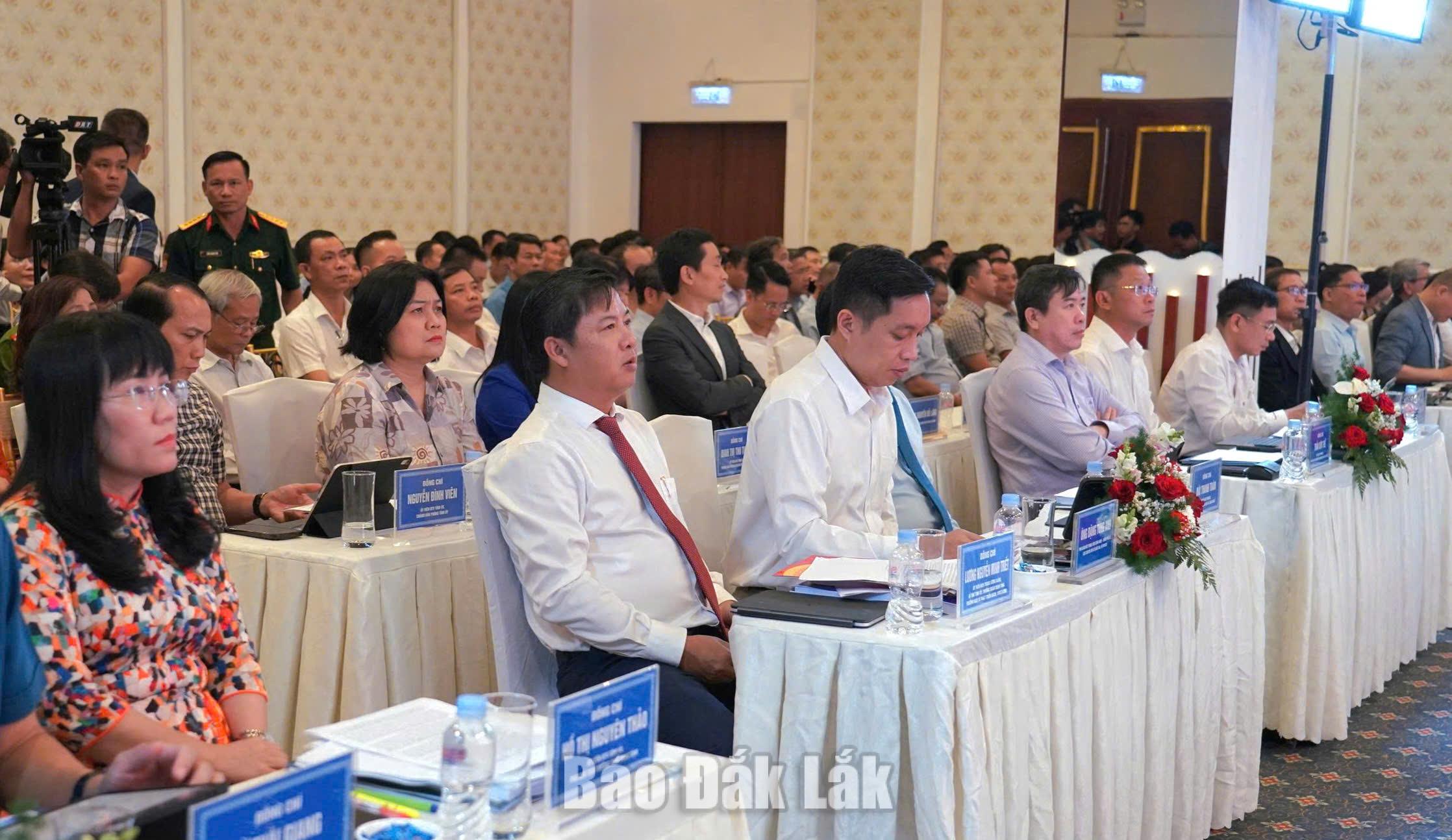 Các đại biểu tham dự hội thảo.