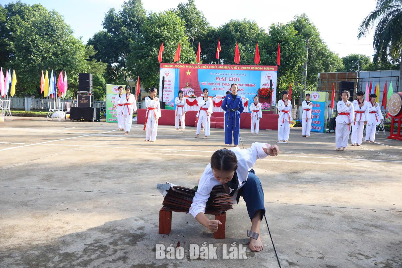 Gần 400 vận động viên tham gia Đại hội Thể dục thể thao xã Dray Bhăng lần thứ I, năm 2026 4 th