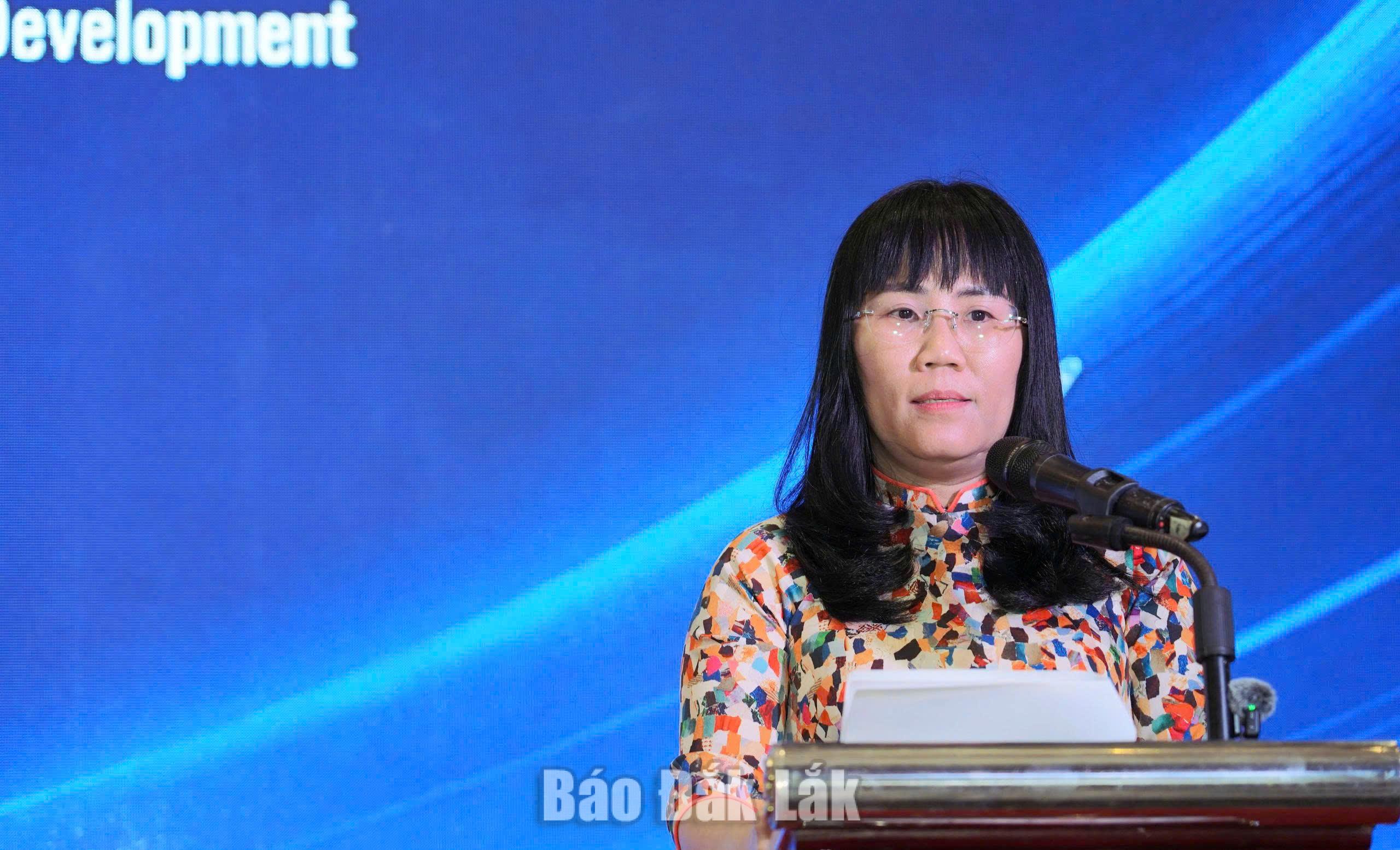 Đồng chí Hồ Thị Nguyên Thảo, Ủy viên Ban Thường vụ Tỉnh ủy, Phó Chủ tịch Thường trực UBND tỉnh, Phó Trưởng Ban Chỉ đạo về phát triển khoa học và công nghệ, đổi mới sáng tạo, CĐS và Đề án 06 tỉnh phát biểu bế mạc hội thảo.