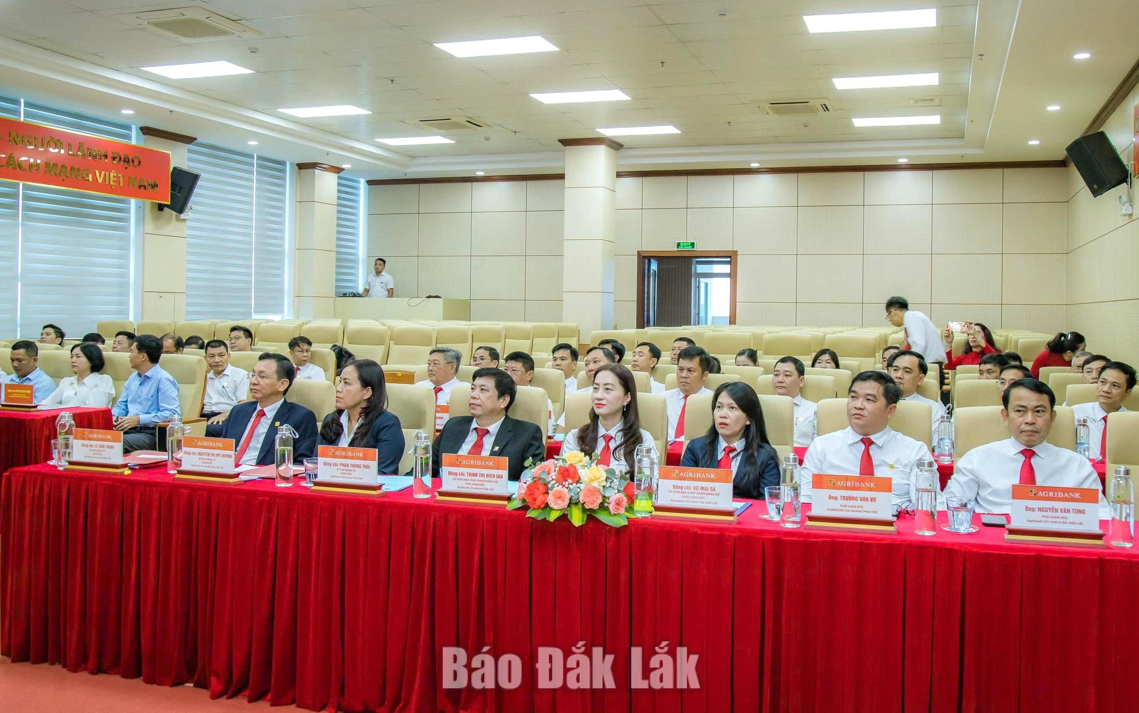 Các đại biểu tham dự lễ ký kết.