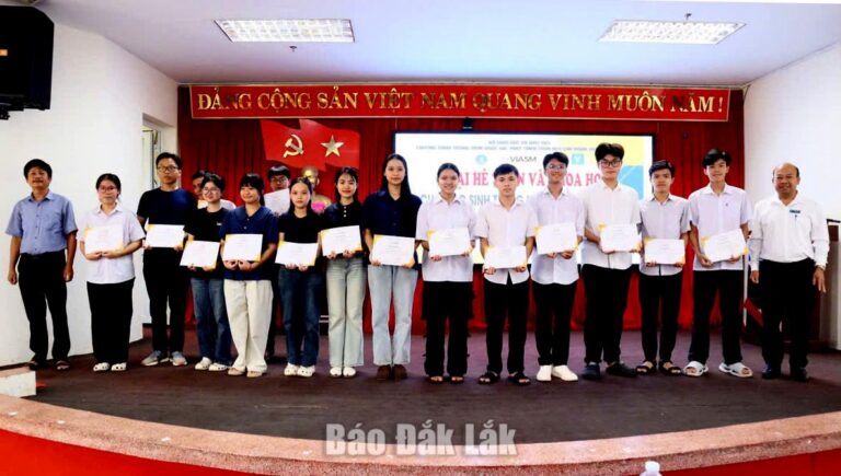 Bế mạc Trại hè Toán và Khoa học dành cho học sinh vùng sâu, vùng xa