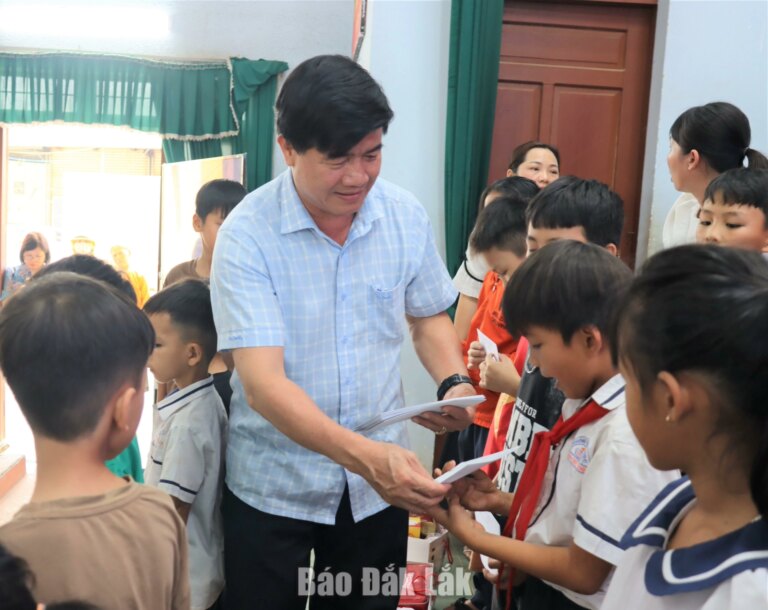 Chung tay dựng “lá chắn số”
