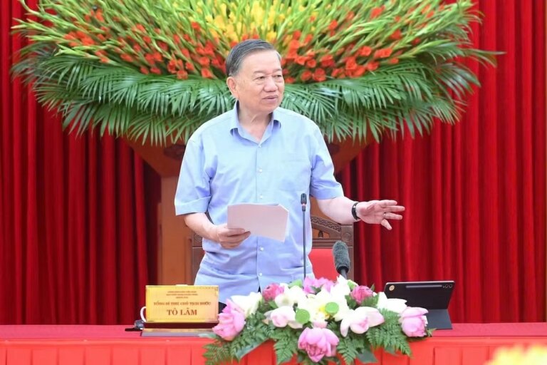 Chuyển mạnh từ “quản lý giáo dục” sang “quản trị phát triển giáo dục”