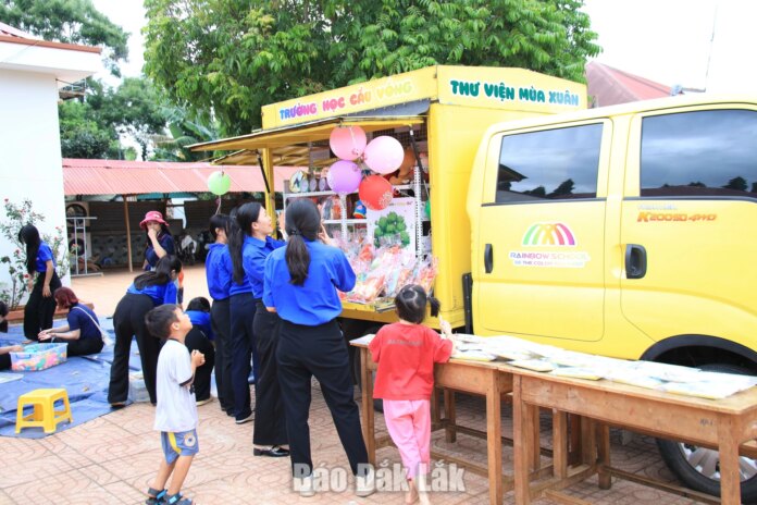 Dự án “Thư viện mùa xuân” mang niềm vui đến Dự án “Thư viện mùa xuân” mang niềm vui đến với trẻ em tại Trung tâm Bảo trợ xã hội và Trẻ em tỉnh