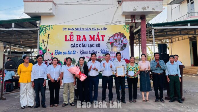 Ia Lốp ra mắt các câu lạc bộ Đờn ca tài tử và Khua luống - Nhảy sạp