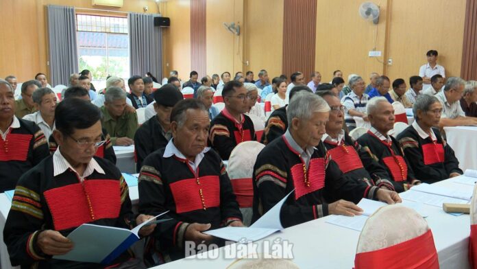 Người uy tín: “Cầu nối” giữ gìn bản sắc, lan Người uy tín: “Cầu nối” giữ gìn bản sắc, lan tỏa chủ trương