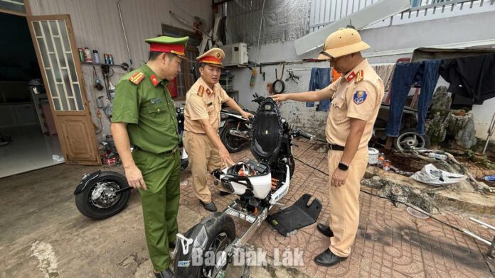 Phát hiện thiếu niên 15 tuổi "độ chế" xe đạp Phát hiện thiếu niên 15 tuổi "độ chế" xe đạp điện từ 40 đến 100 km/giờ