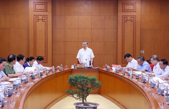 Phát triển kinh tế đi đôi với phát triển văn Phát triển kinh tế đi đôi với phát triển văn hóa, con người