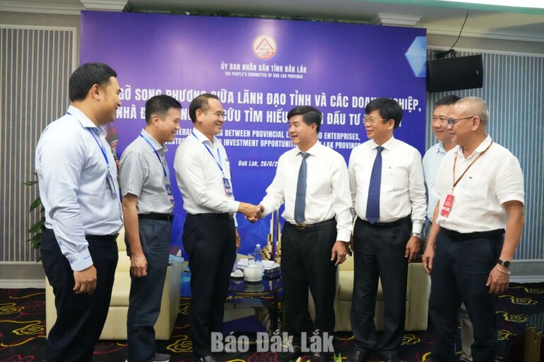Phó Chủ tịch UBND tỉnh Nguyễn Thiên Văn làm việc với các nhà đầu tư lĩnh vực thủy sản và y tế