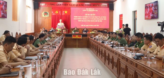 Ra quân cao điểm bảo đảm an toàn giao thông trong học sinh, sinh viên