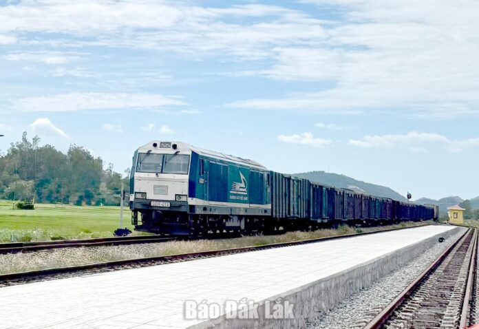 Tăng cường bảo đảm an toàn giao thông đường sắt
