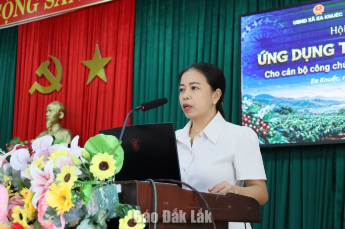 Tập huấn ứng dụng trí tuệ nhân tạo vào nghiệp Tập huấn ứng dụng trí tuệ nhân tạo vào nghiệp vụ hành chính cho cán bộ, công chức xã Ea Knuếc