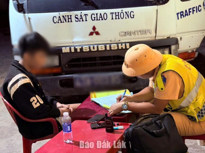 Tổ CSGT địa bàn Ea Kar liên tiếp phát hiện tài xế dương tính với chất ma túy