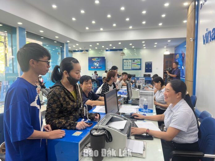 VNPT Đắk Lắk tiếp tục hỗ trợ khách hàng chuẩn hóa thuê bao