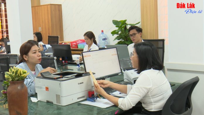 (Vdeo) Lấy người dân, doanh nghiệp làm trung tâm phục vụ