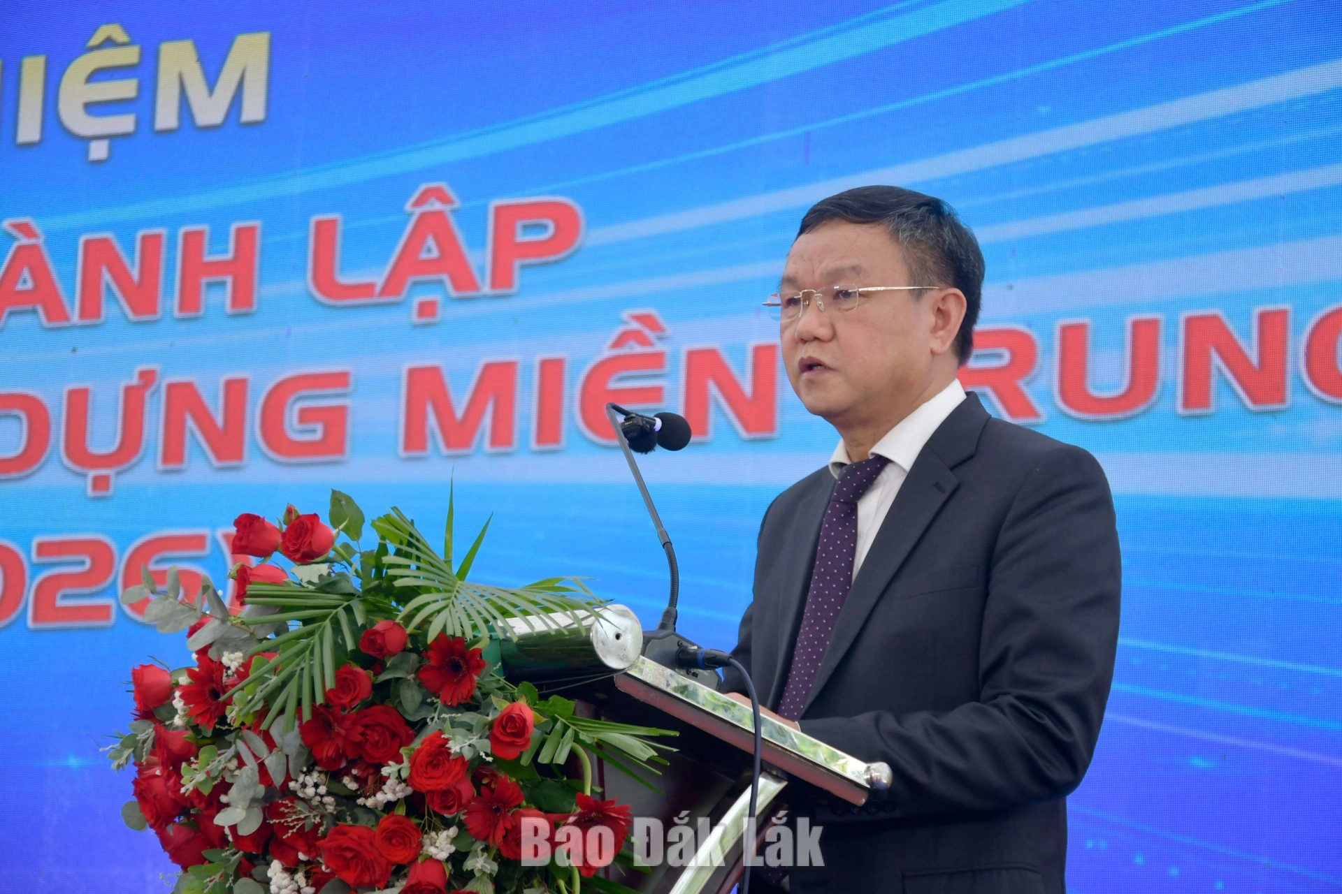 Phó Chủ tịch UBND tỉnh Đào Mỹ cho biết tỉnh Đắk Lắk sẽ đồng hành, tạo điều kiện thuận lợi nhất để Trường Đại học Xây dựng Miền Trung phát triển.