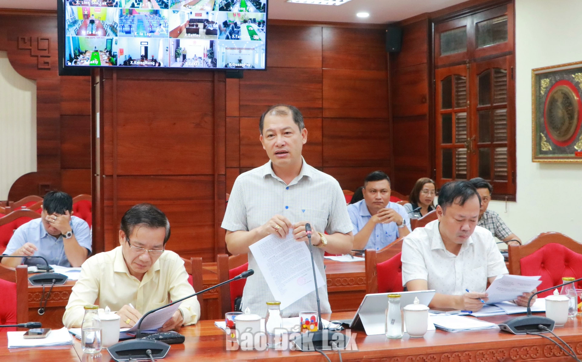 Lãnh đạo Ban A báo  cáo tiến độ các dự án do đơn vị làm chủ đầu tư đang được triển khai.