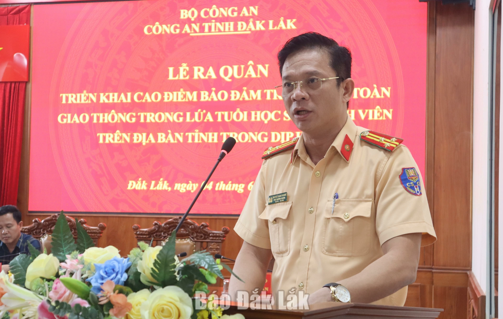 Thượng tá Nguyễn Thành Phương, Phó Trưởng Phòng CSGT báo cáo về tình hình TNGT lứa tuổi học sinh.