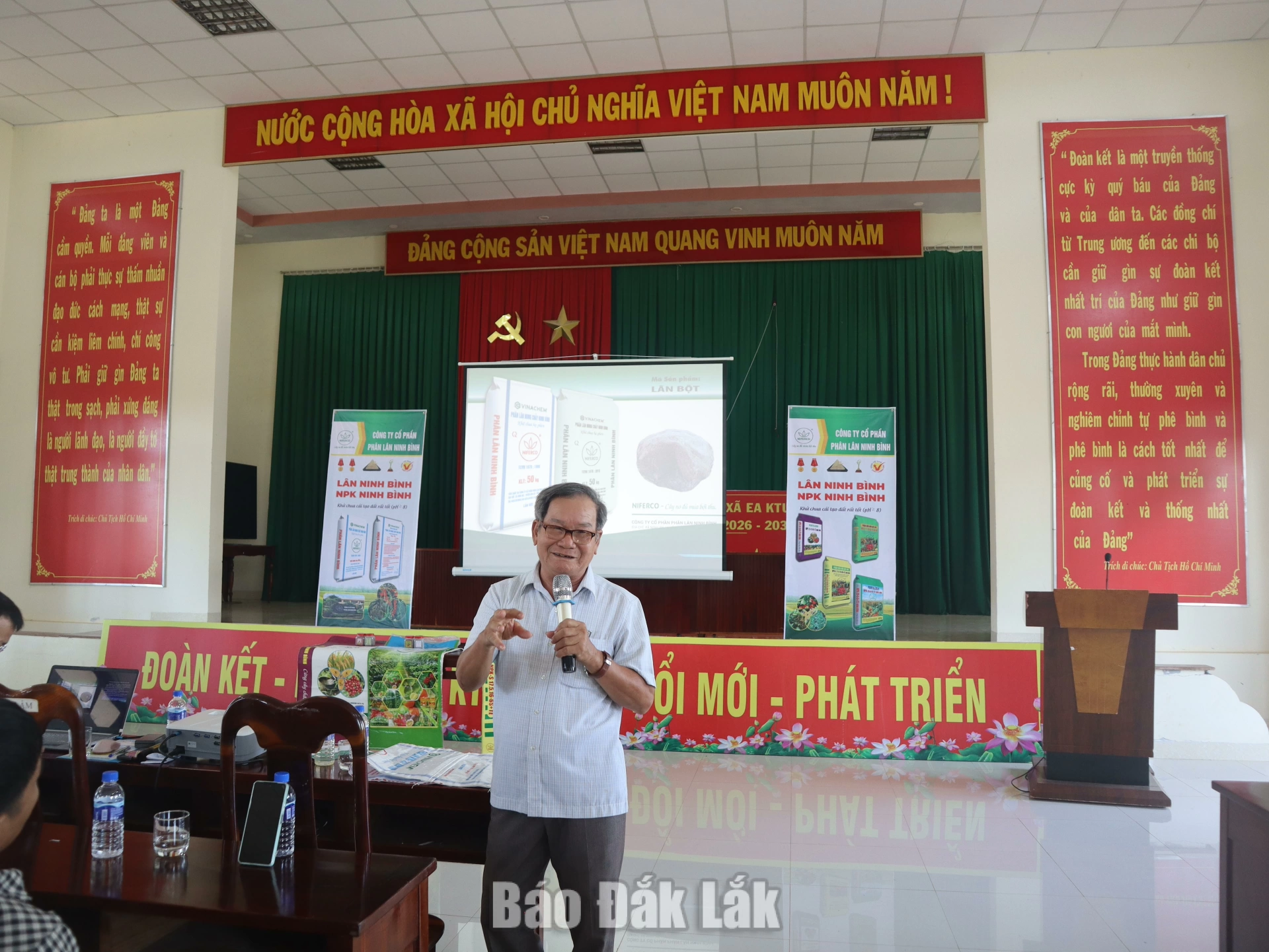 Đại diện Công ty Cổ phần Phân bón Ninh Bình..