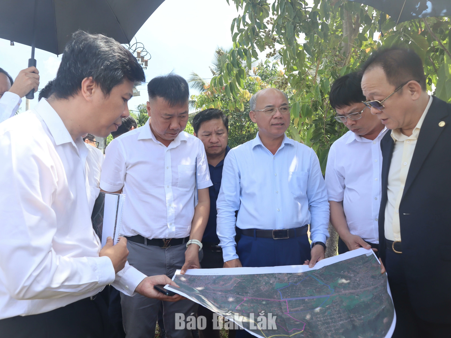 Lãnh đạo tỉnh Đắk Lắk cùng đại diện Tập đoàn T&T khảo sát thực địa dọc tuyến đường Võ Nguyên Giáp.