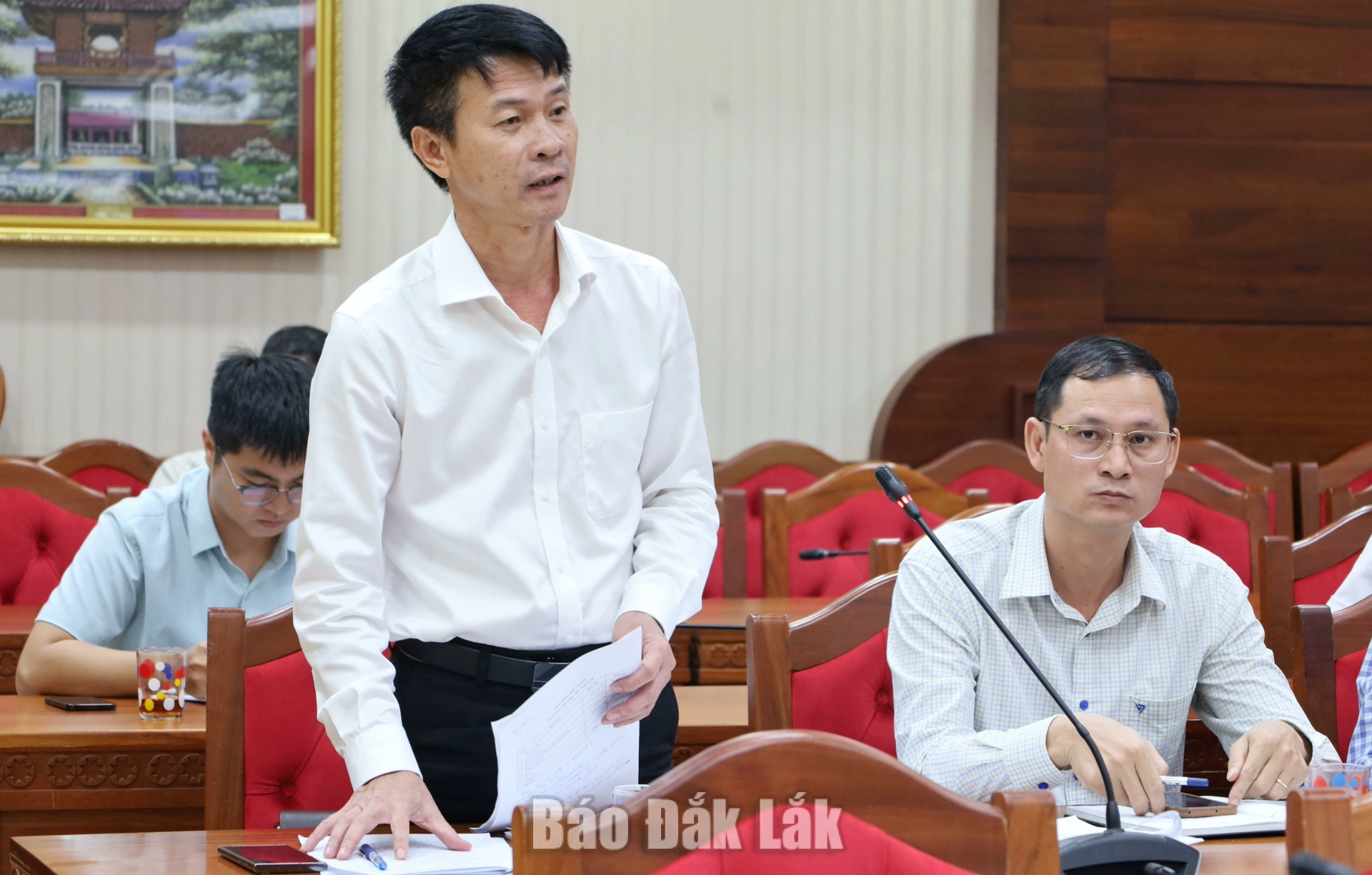 Ông Lê Công Du, Phó Giám đốc Sở Xây dựng thông tin về dự án tại buổi làm việc.