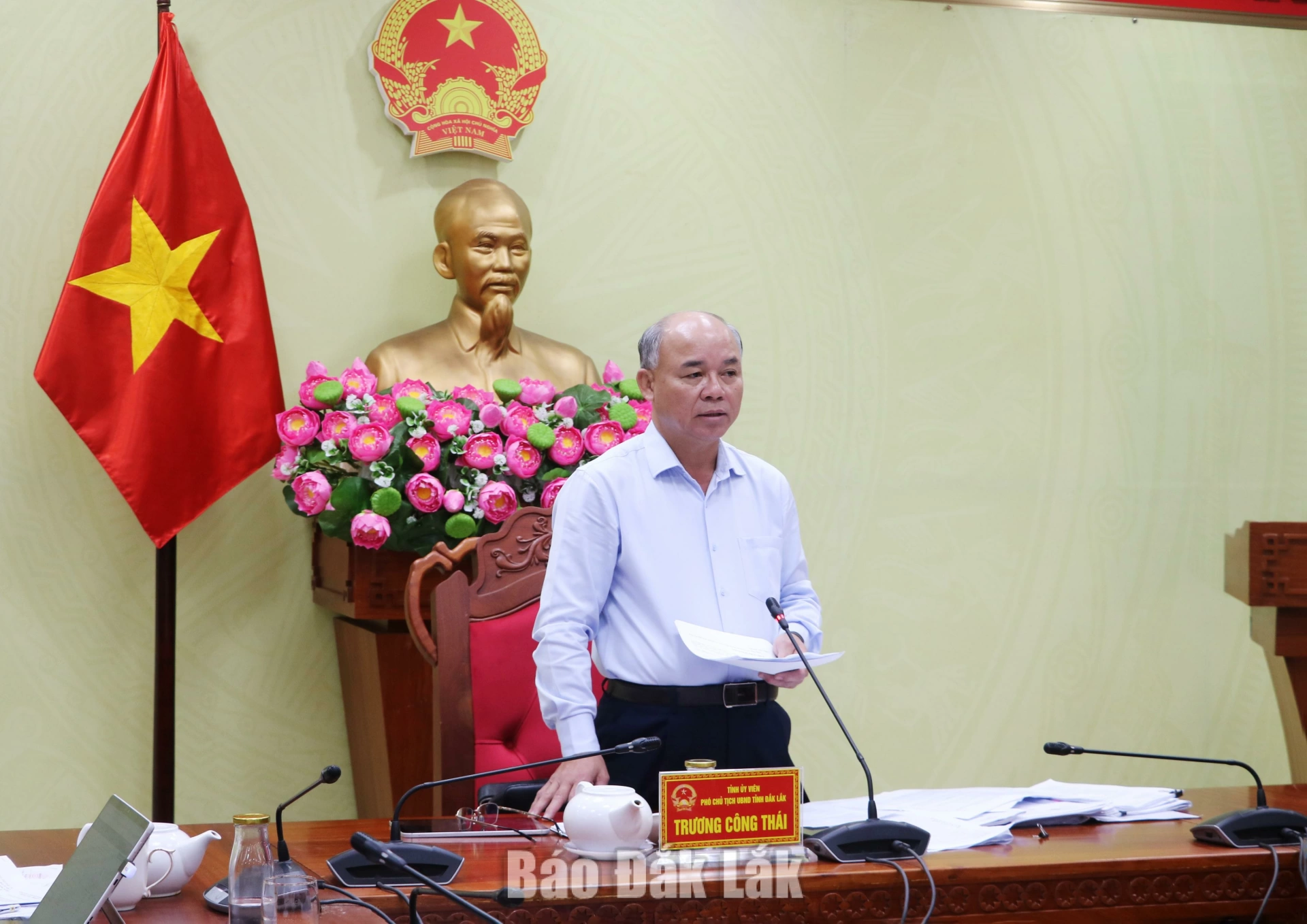 Phó Chủ tịch UBND tỉnh Trương Công Thái giao Ban A và các địa phương triển khai đợt cao điểm vận động, ký cam kết bàn giao mặt bằng đối với các dự án trọng điểm.