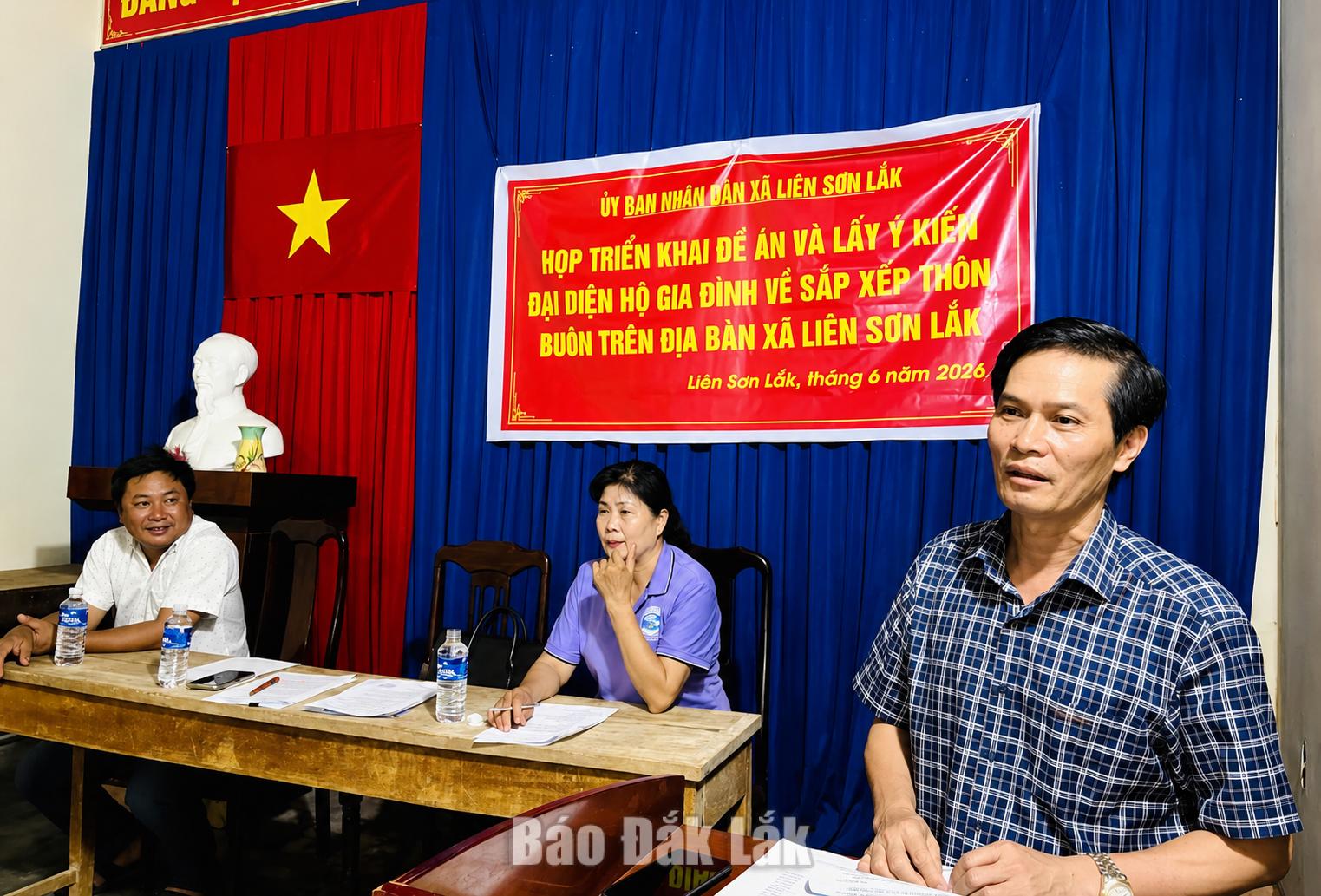 Sắp xếp thôn, buôn ở Liên Sơn Lắk: Tinh gọn bộ máy, giữ bản sắc buôn làng 2 Tổ công tác do Chủ tịch UBND xã Liên Sơn Lắk Nguyễn Anh Tú làm Tổ trưởng họp lấy ý kiến nhân dân về sắp xếp thôn, buôn tại địa phương.