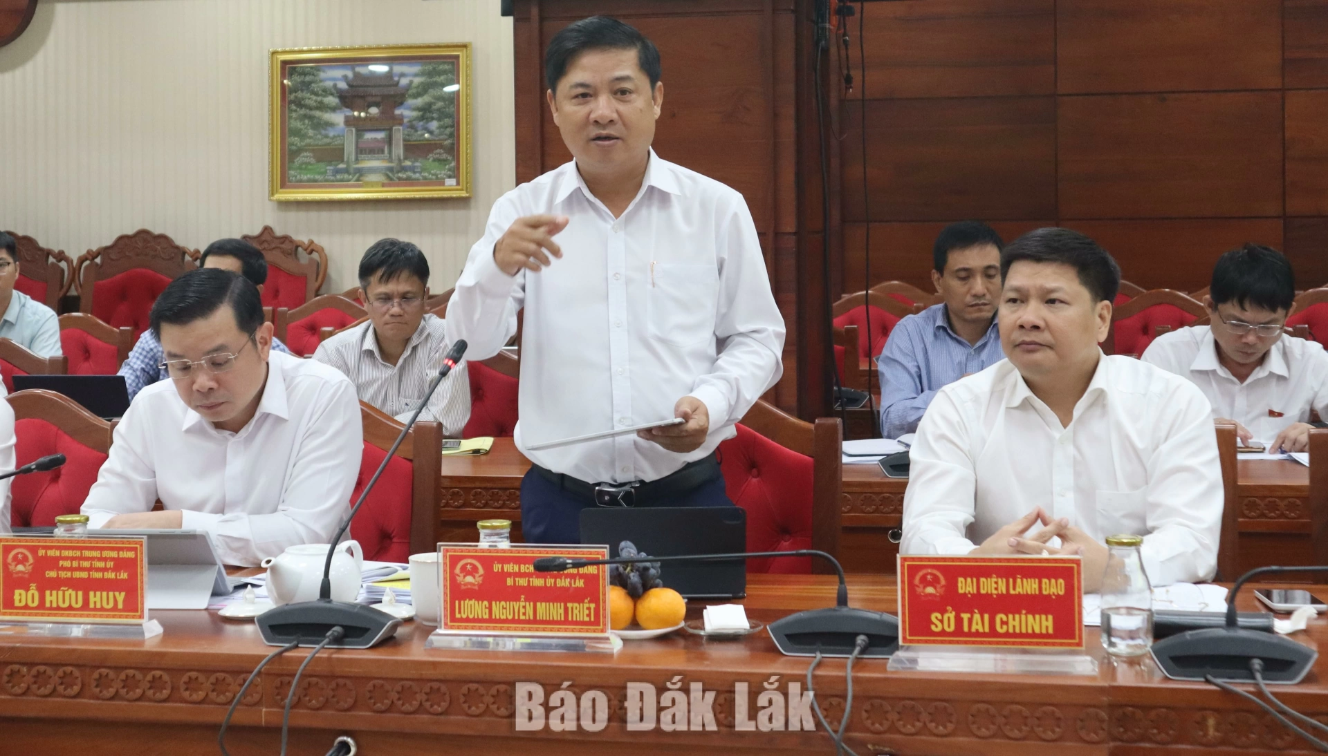 Đồng chí Lương Nguyễn Minh Triết, Ủy viên Ban Chấp hành Trung ương Đảng, Bí thư Tỉnh ủy, Trưởng Đoàn ĐBQH tỉnh phát biểu kết luận buổi làm việc.