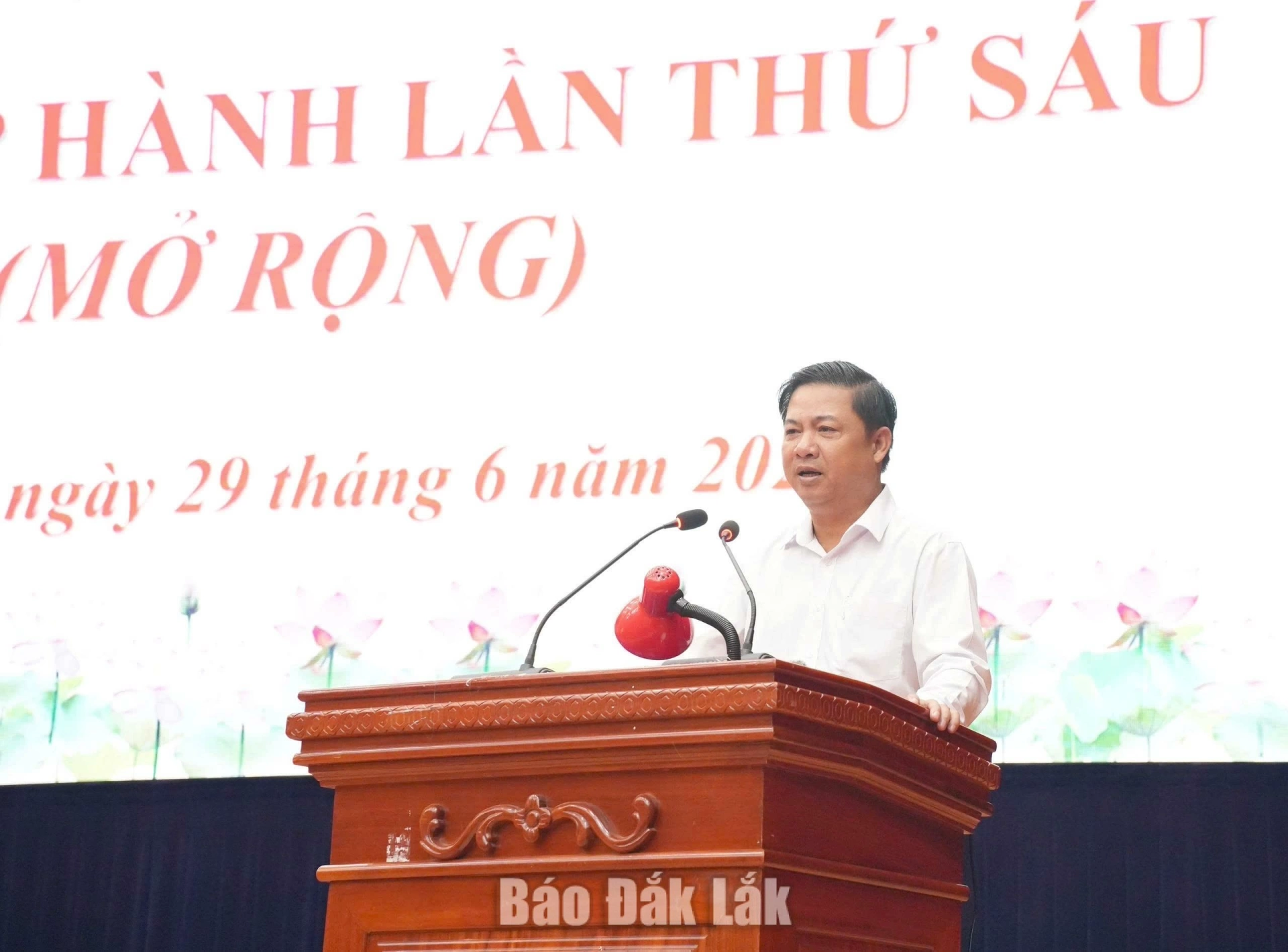 Đồng chí Lương Nguyễn Minh Triết, Ủy viên Trung ương Đảng, Bí thư Tỉnh ủy, Trưởng Đoàn ĐBQH tỉnh phát biểu kết luận hội nghị.