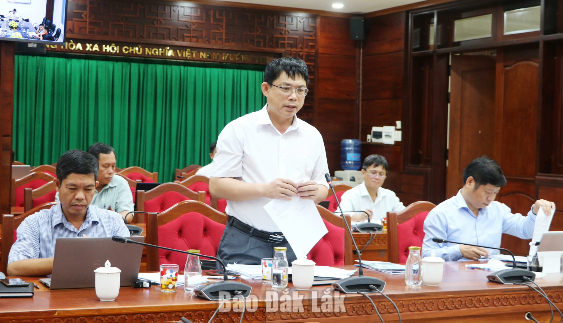 Phó Giám đốc Sở Tài chính Huỳnh Gia Hoàng trả lời các vướng mắc liên quan các dự án.