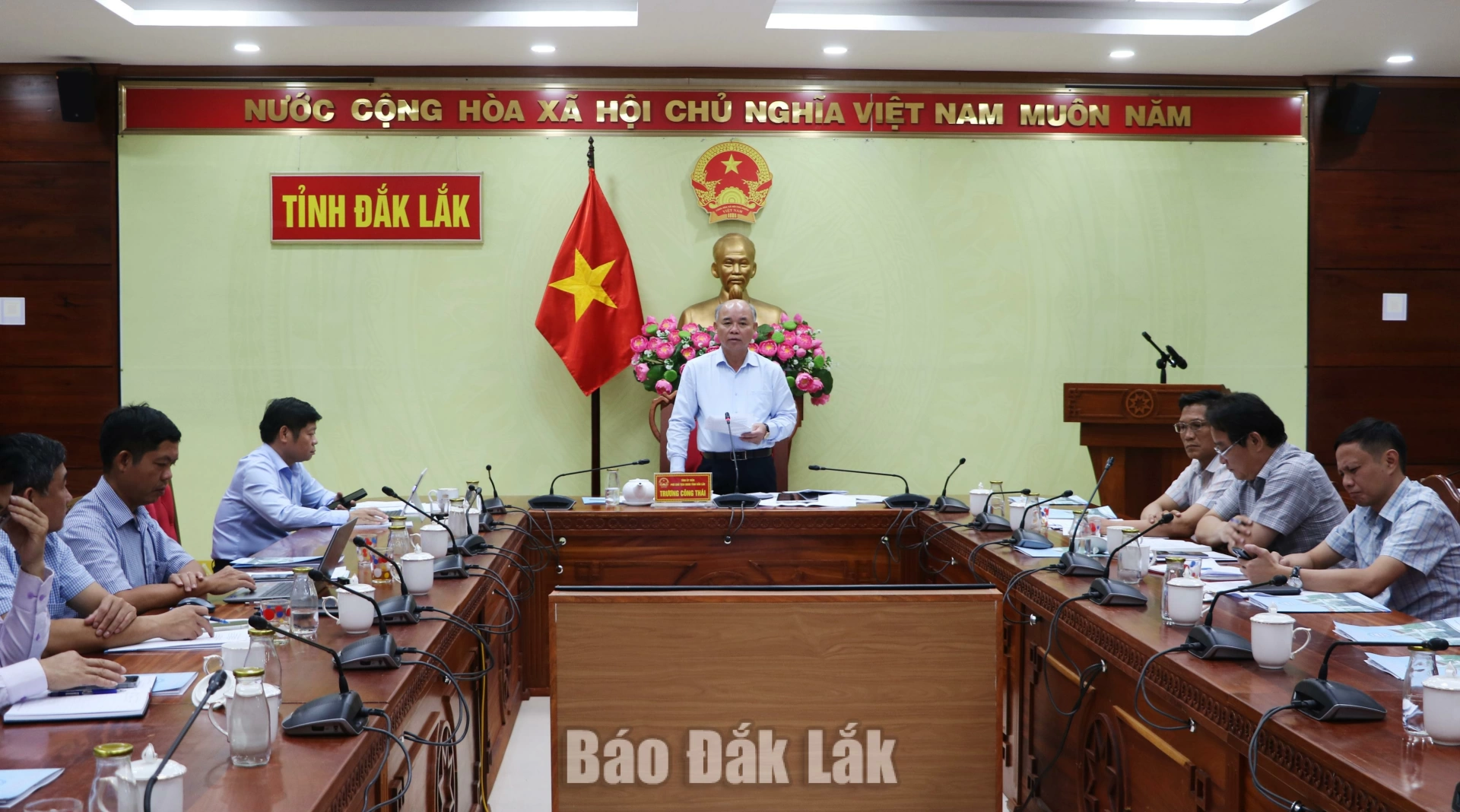 Phó Chủ tịch UBND tỉnh Trương Công Thái chủ trì cuộc họp trực tiếp kết hợp trực tuyến với các địa phương để nghe Ban Quản lý dự án đầu tư xây dựng công trình Dân dụng và Công nghiệp tỉnh (Ban B) cùng các ban quản lý dự án trực thuộc báo cáo tiến độ thực hiện các dự án, tình hình giải ngân vốn đầu tư công.