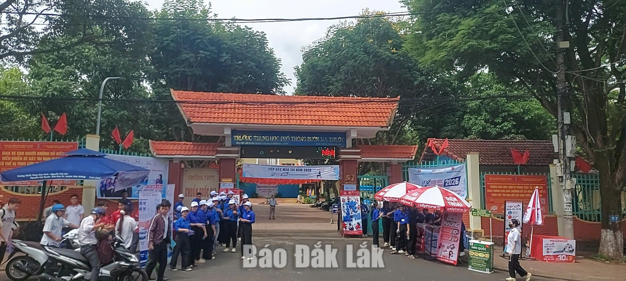 Một thí sinh tại điểm thi Trường THPT Buôn Ma Thuột bị đình chỉ do mang điện thoại vào phòng thi 1 Điểm thi Trường THPT Buôn Ma Thuột.