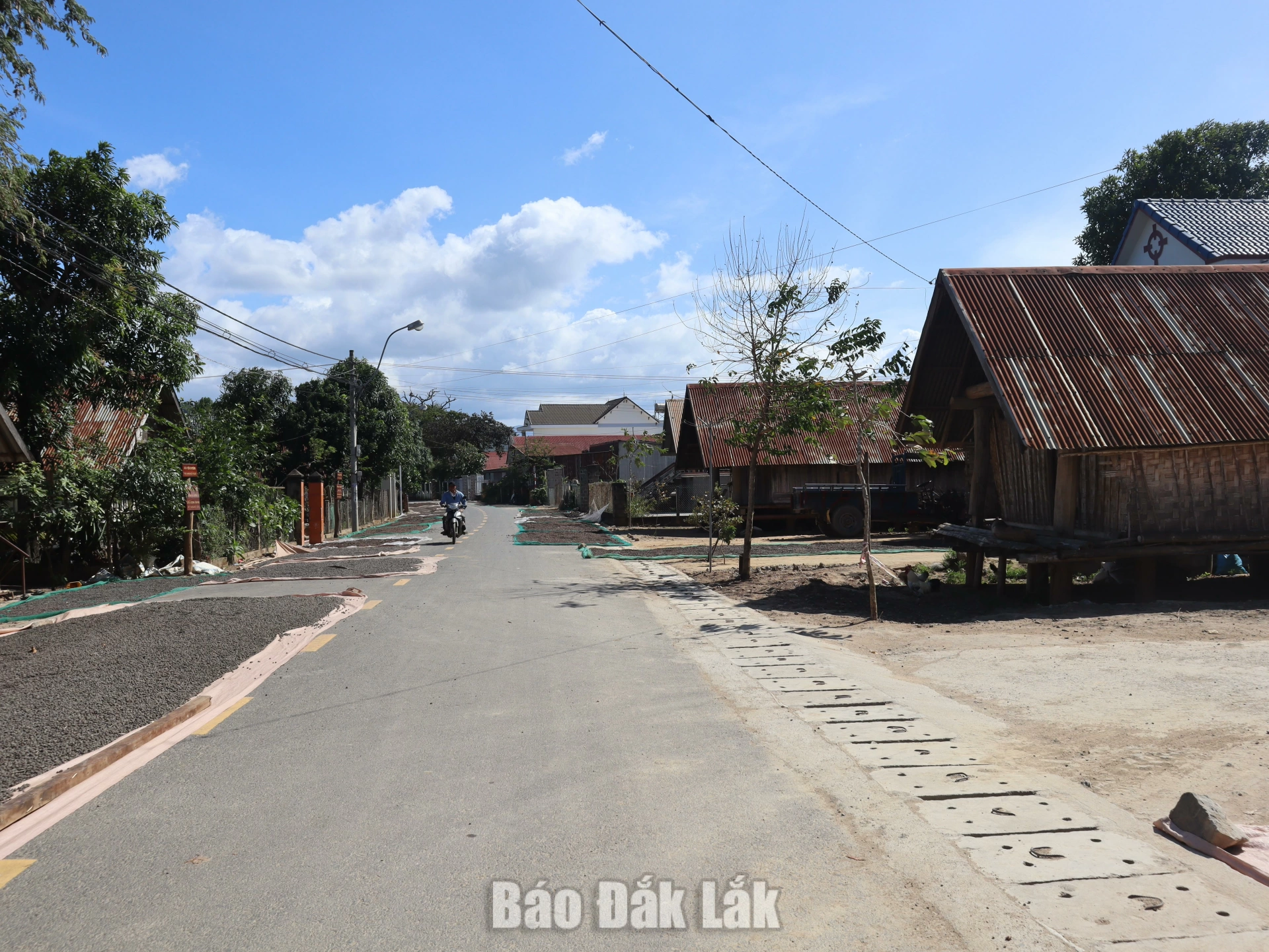 Sắp xếp thôn, buôn ở Liên Sơn Lắk: Tinh gọn bộ máy, giữ bản sắc buôn làng 4 Buôn Jun – nơi lưu giữ nhiều nét văn hóa truyền thống của người M’nông, được công nhận là điểm đến du lịch vào cuối năm 2024.