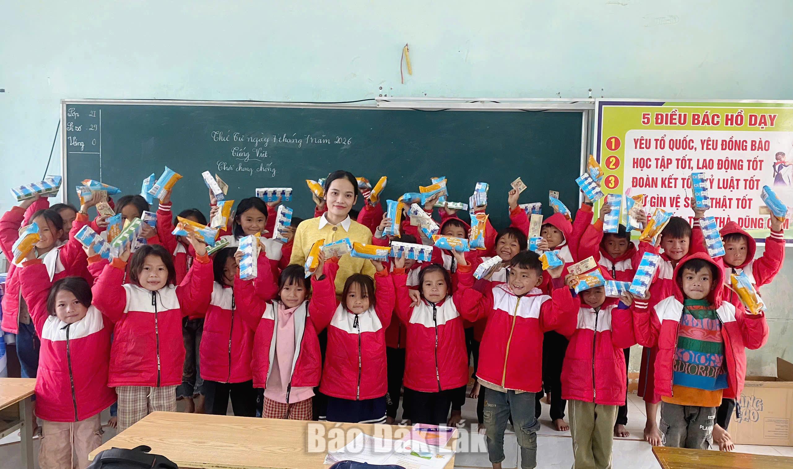 Hành trình 140 km mỗi ngày của cô giáo vùng sâu 2 co duyen cung hoc sinh diem truong cu dhat 20260527152824 20260605214939