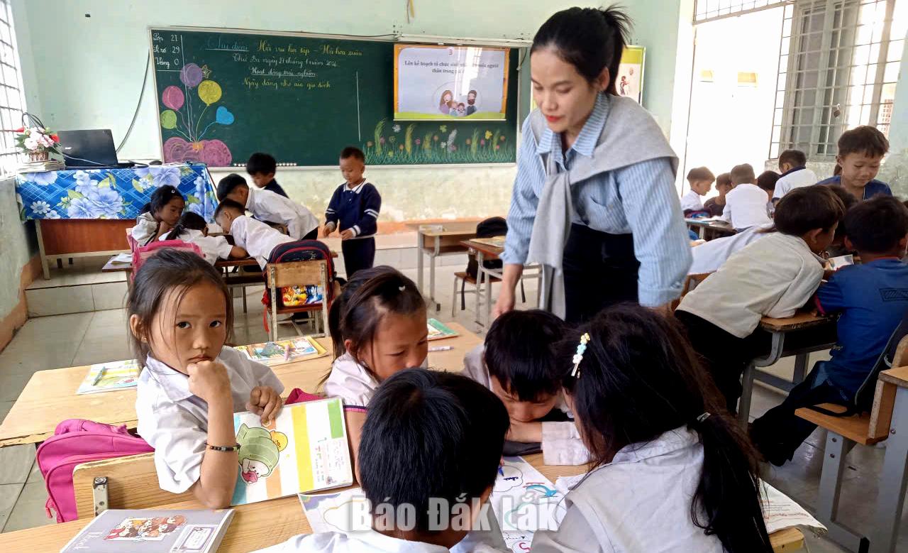 Hành trình 140 km mỗi ngày của cô giáo vùng sâu 1 co duyen trong gio hoc 20260527152801 20260605214939
