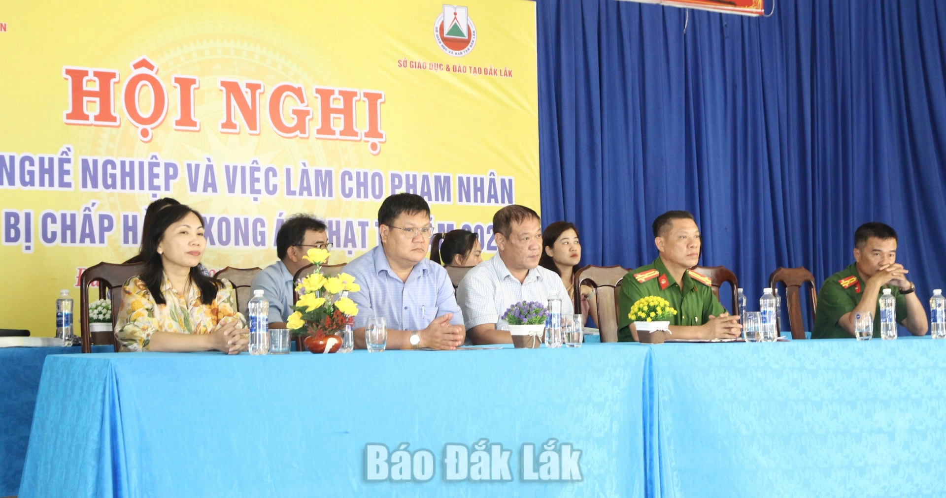 Các đại biểu tham dự chương trình. 