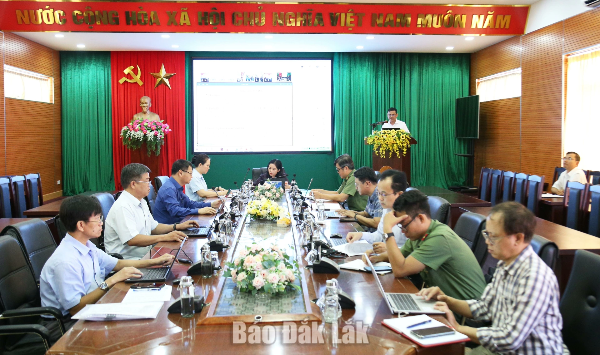Các đại biểu tham dự hội nghị.