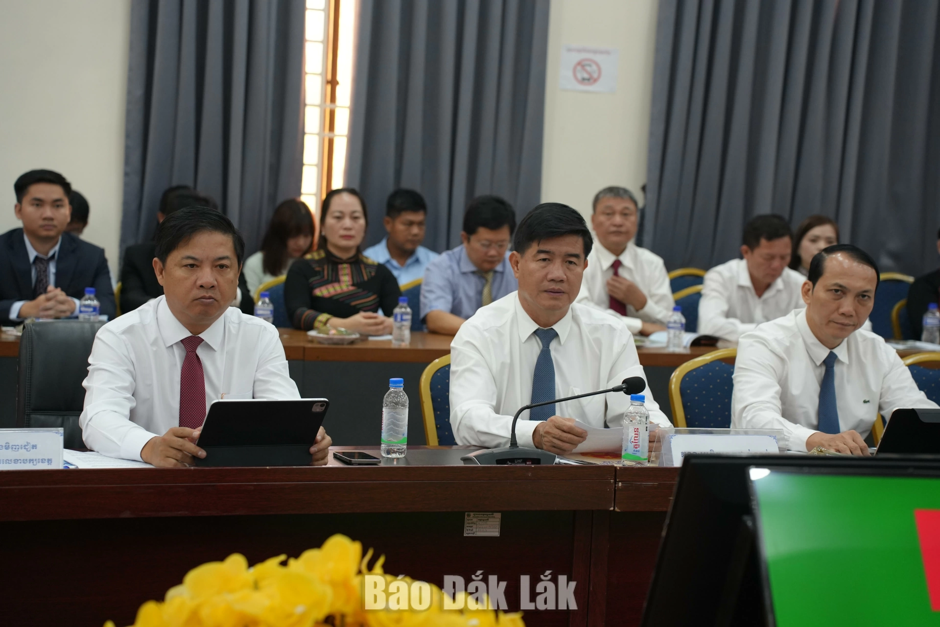 Đắk Lắk tổ chức Diễn đàn thúc đẩy hợp tác kinh tế, thương mại với tỉnh Mondulkiri 2 Các đồng chí: Lương Nguyễn Minh Triết, Nguyễn Đình Viên, Nguyễn Thiên Văn tham dự diễn đàn.