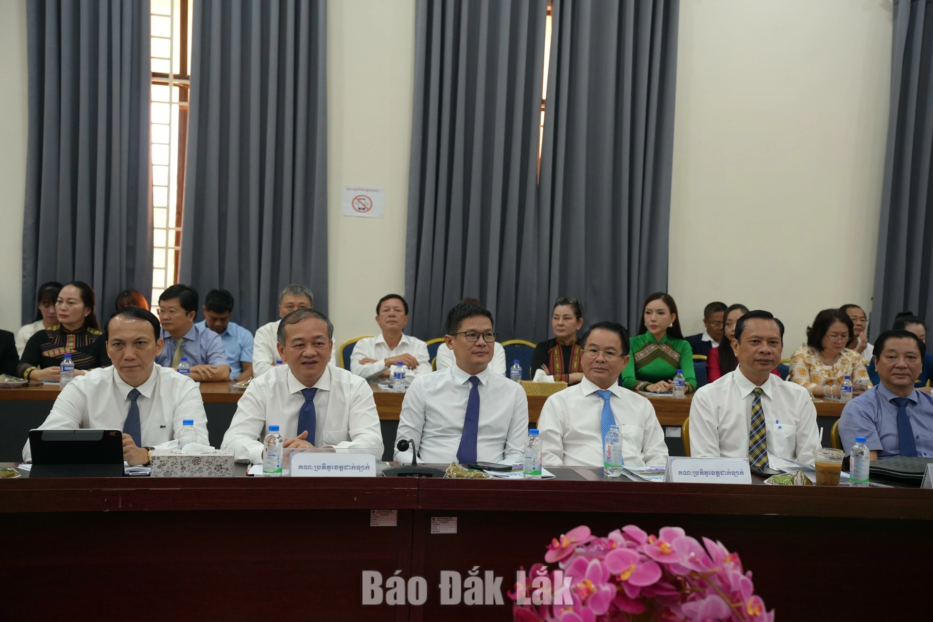 Đắk Lắk tổ chức Diễn đàn thúc đẩy hợp tác kinh tế, thương mại với tỉnh Mondulkiri 3 Các đại biểu tham dự diễn đàn.